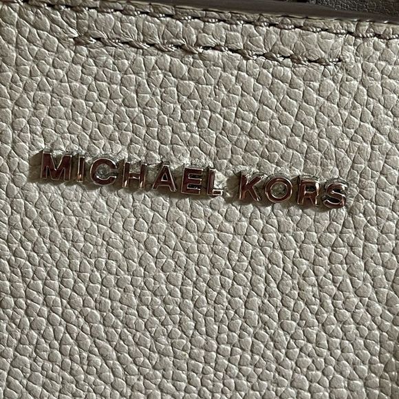 Michael Kors Large Mercer Gallery Tote - Picture 6 of 16